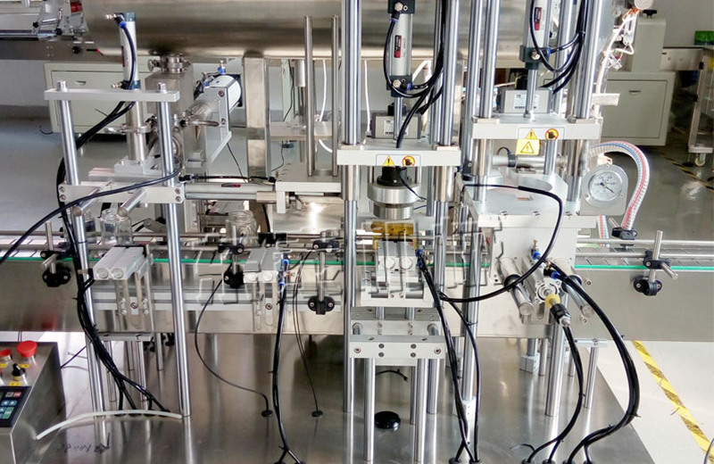 醬料灌裝旋蓋一體化生產線